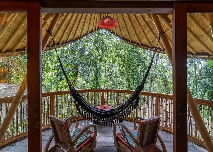 Bamboo Turtles Lodge *
